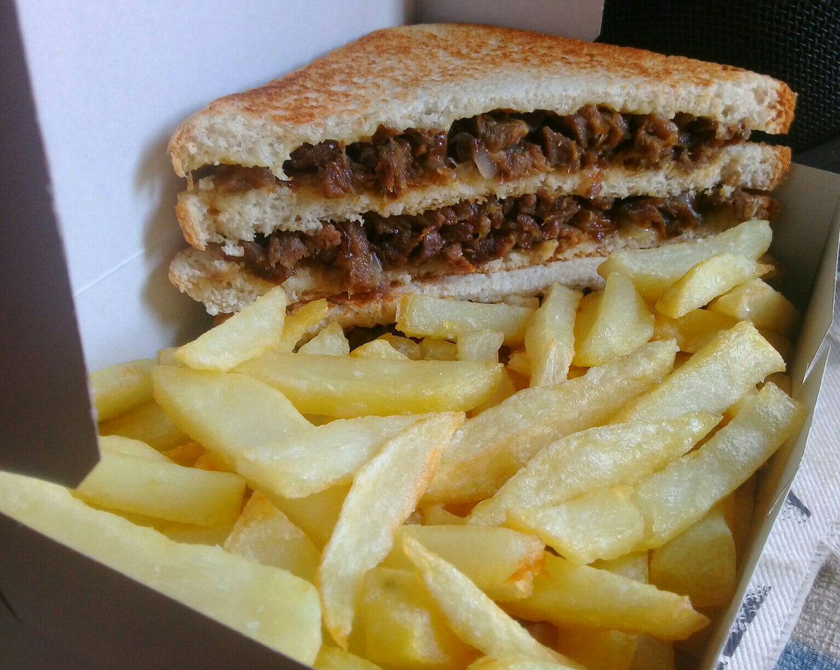 foodaffairZW's tweet photo. Opening this box in public tends to make people gather &amp; we sincerely apologise for that. 😇

Get yours on https://t.co/Li0loRUdrS or on 0773973693 &amp; make your taste buds happy. ☺
#SecureTheBox
#SandwichesAreForWhenever
#BreadShallNotGoAlone
#ItsAFoodAffair https://t.co/326Y3MSw4a