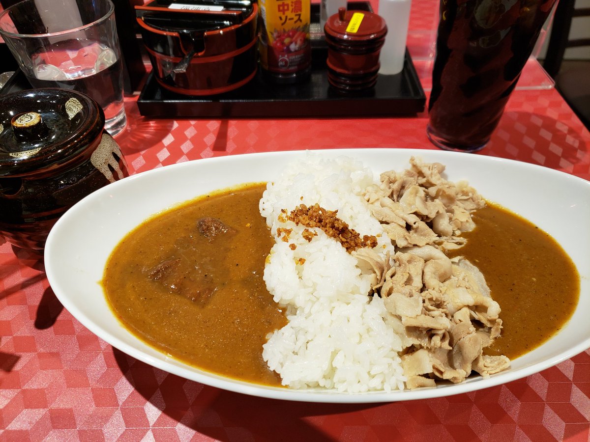 uta_tama's tweet photo. 今日はどこもイベントやってますなぁ～　
カレーは飲み物
#吉祥寺　#フェリーチェ https://t.co/yDZRDJzrHZ
