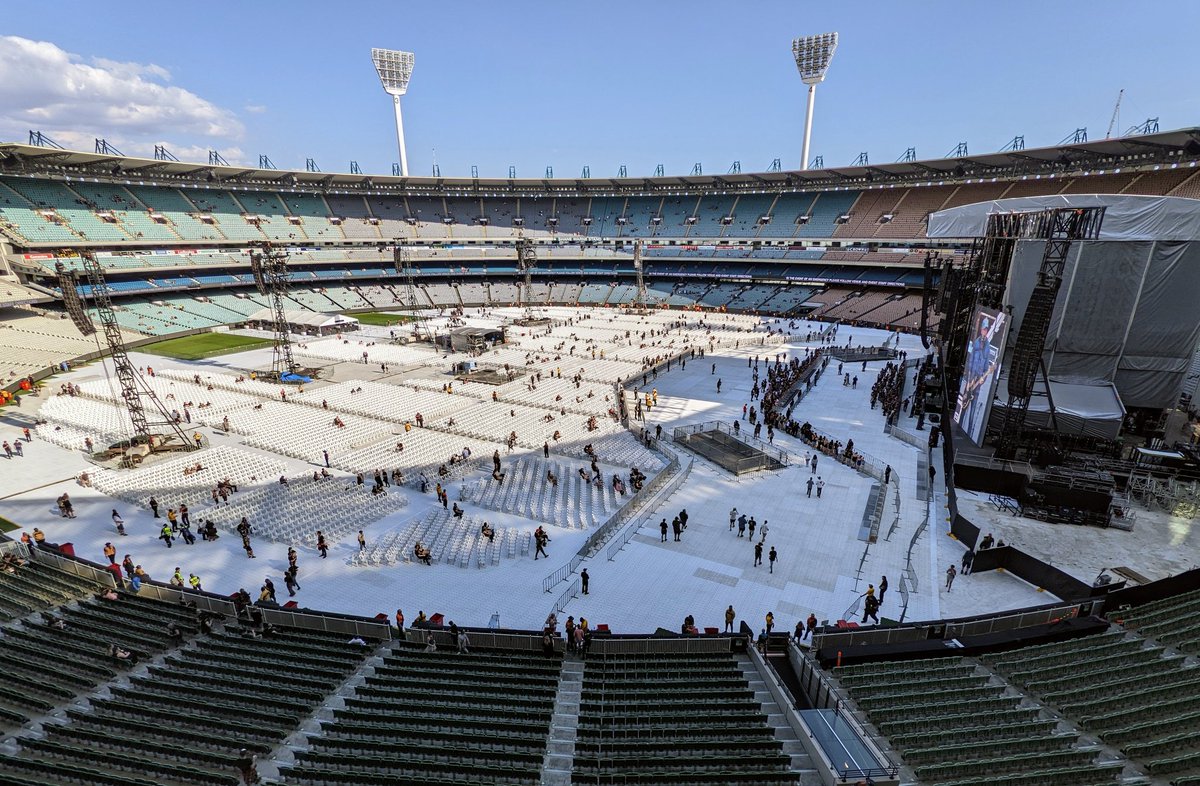 manny_lawrence's tweet photo. Watching the crowd roll in for Guns n Roses at @MCG https://t.co/kB7wHXEUYb