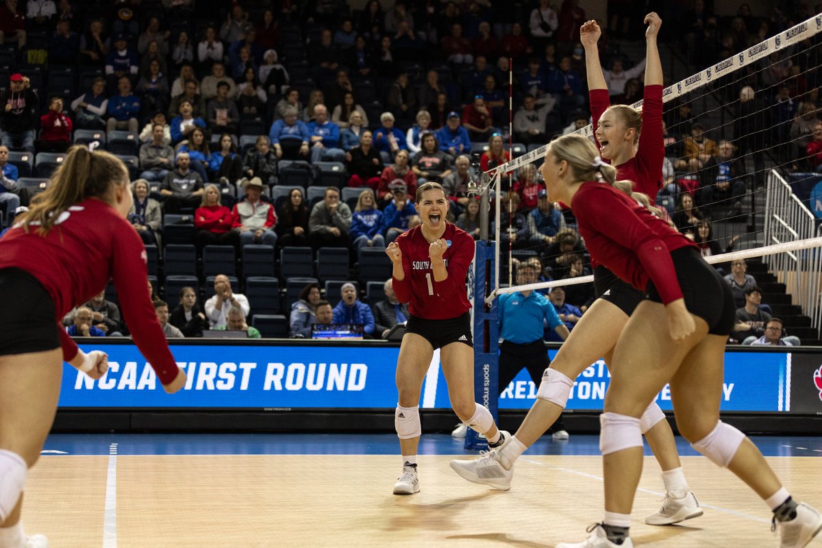 South Dakota Volleyball tweet media