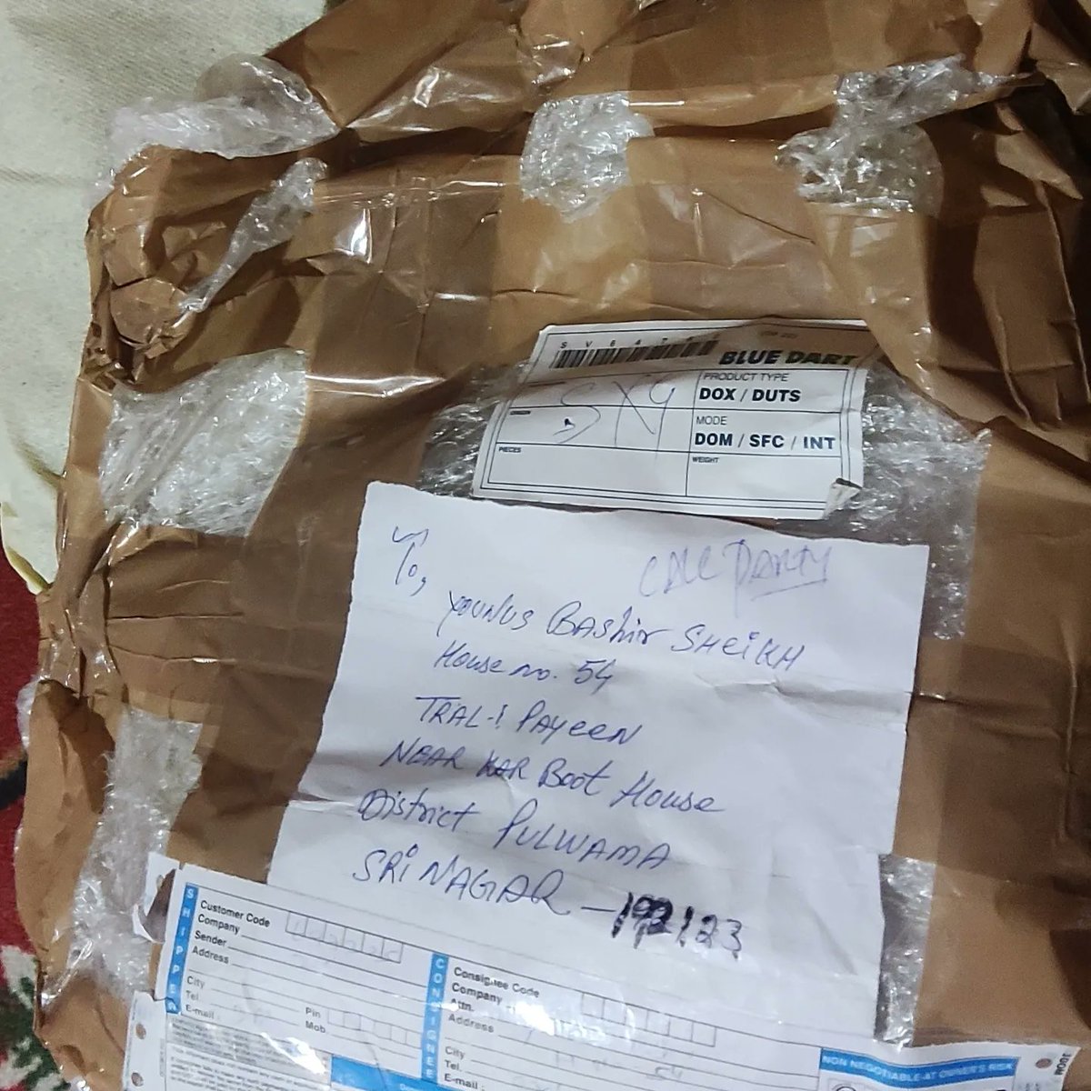Younus__Bashir's tweet photo. Let me share the real Love &amp; concern &amp; care from a virtual Friend.  Meet my Facebook friend #DrArun ,  We are Friends on Facebook from last couple of years by chance. We often chat, talk on phone. He's professionally medico. Some days back he asked me about my address. 1/2 https://t.co/W6Uxp0Vh4b