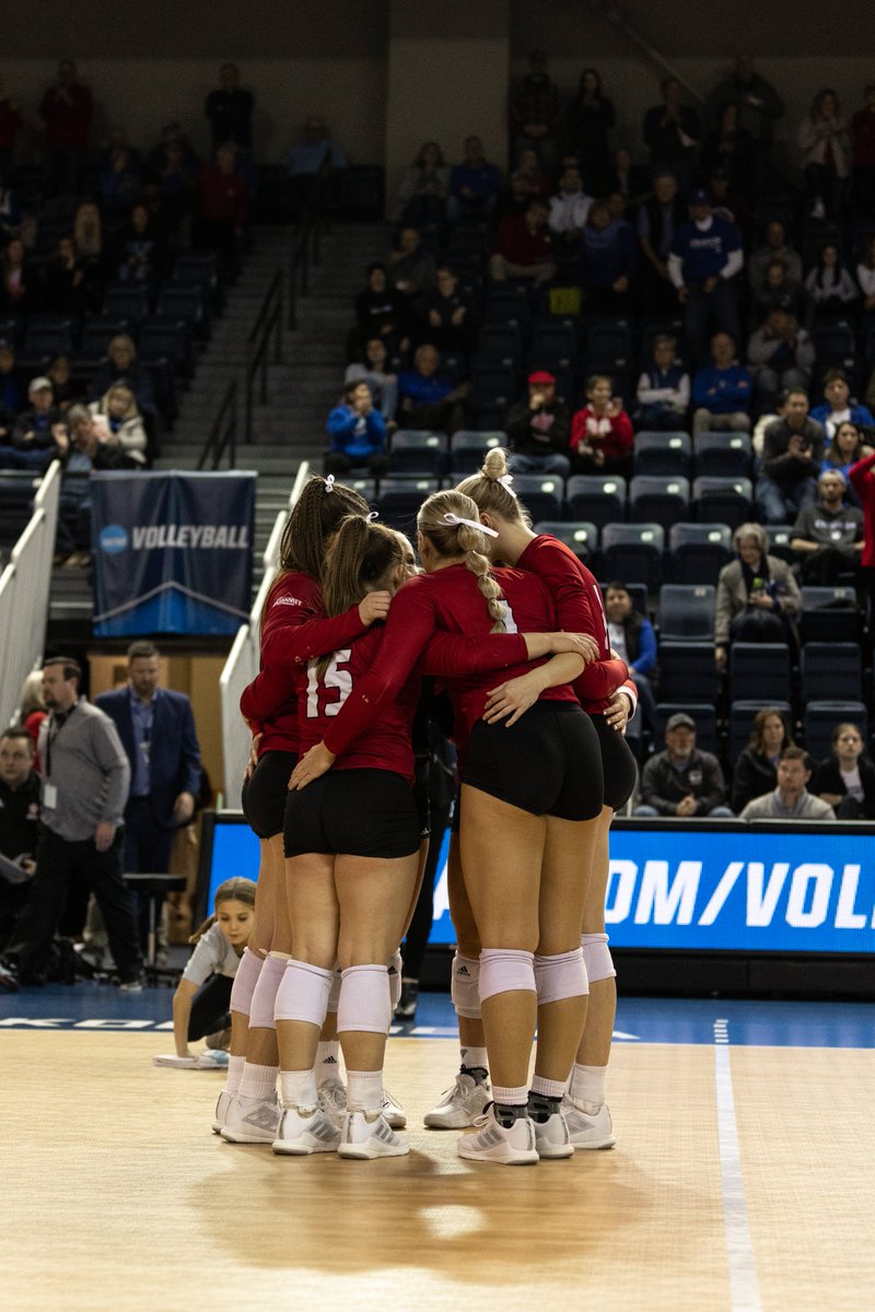 South Dakota Volleyball tweet media