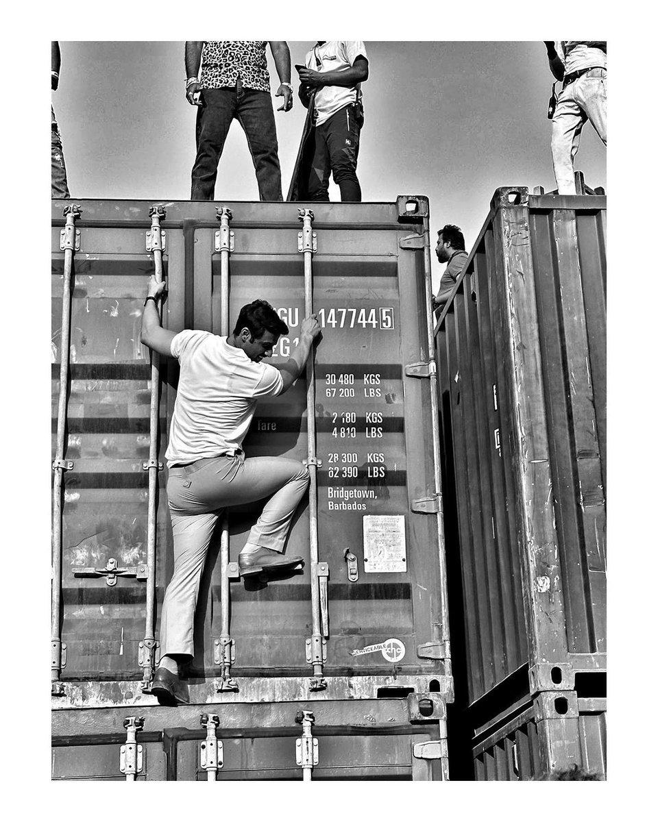 Freddydaruwala's tweet photo. Flex it when you need it
.
.
.
.
.
.
. one actor
#flex #flexfriday #saturday #saturdayvibes #weekendfun #onset #actorslife #tappas #shooting #containers #shipyard #blackandwhite #snapseed #muscles #biceps #suratilalafreddydaruwala #surat #suvali #damka #tapas https://t.co/X72xCTTAdW