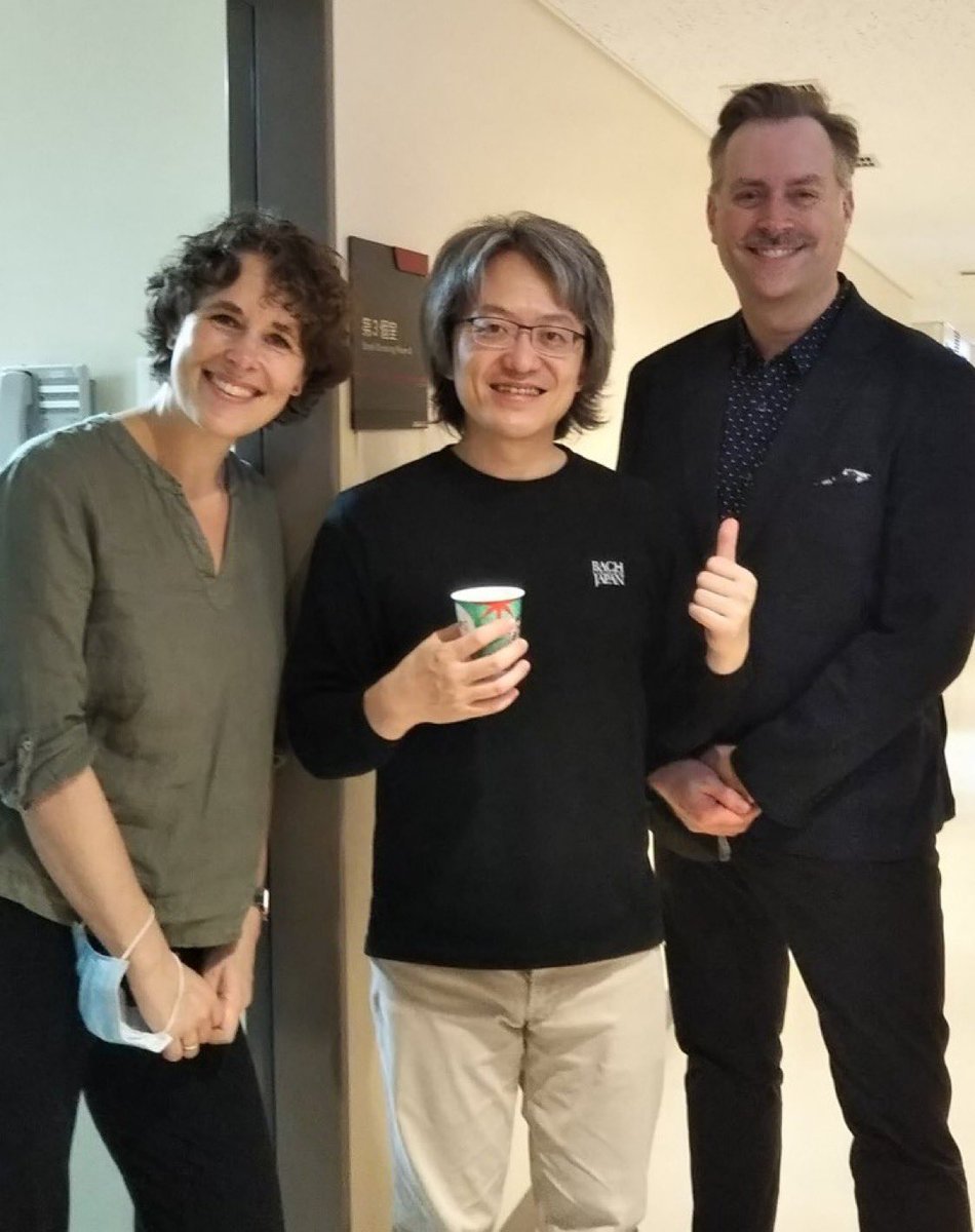 While I’m at Lincoln center, Beethoven 9 is starting w/ BCJ in Tokyo!! Enjoy Japan, Enjoy BCJ, Marianne &amp; Paul!!
日本ではBCJ第九に突入。Paul Tipton はYale出身。なぜ彼が日本で、僕がアメリカにいるんだろ。ところで、リンカーンセンターは、雲ひとつない晴天！