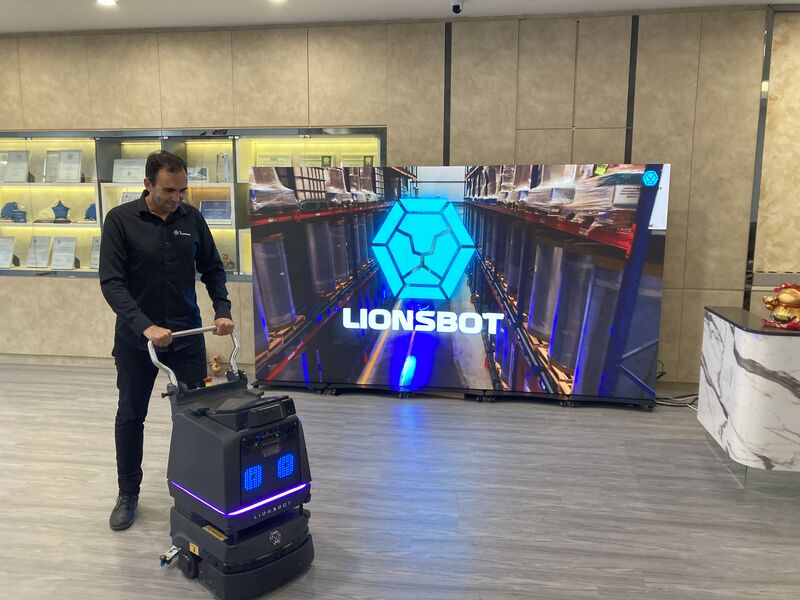 _TheConstruct_'s tweet photo. The Construct Asia #ROStrip!
We visited LionsBot International in Singapore and talked with CEO Dylan Terntzer about how they built one of the world's leading companies in autonomous cleaning robots.
Find out more in the upcoming podcast!
➡️ https://t.co/9UegytQaZ7 https://t.co/4a2YWyGGzt