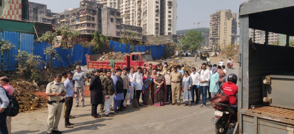 @veera_desainews 
#weareveeradesai

<a href="/LavekarBharati/">Dr. Bharati Lavekar</a>
<a href="/YogirajDabhadkr/">YOGIRAJ DABHADKAR</a>
<a href="/RanjanaPatil13/">Ranjana Patil</a> <a href="/Dev_Fadnavis/">Devendra Fadnavis</a>
<a href="/PMOIndia/">PMO India</a> 
 Dr. Lavekar and her team cleared all the illegal encroachments and vendors from our street. She stood there for more than 9 hours personally made sure work is complete.