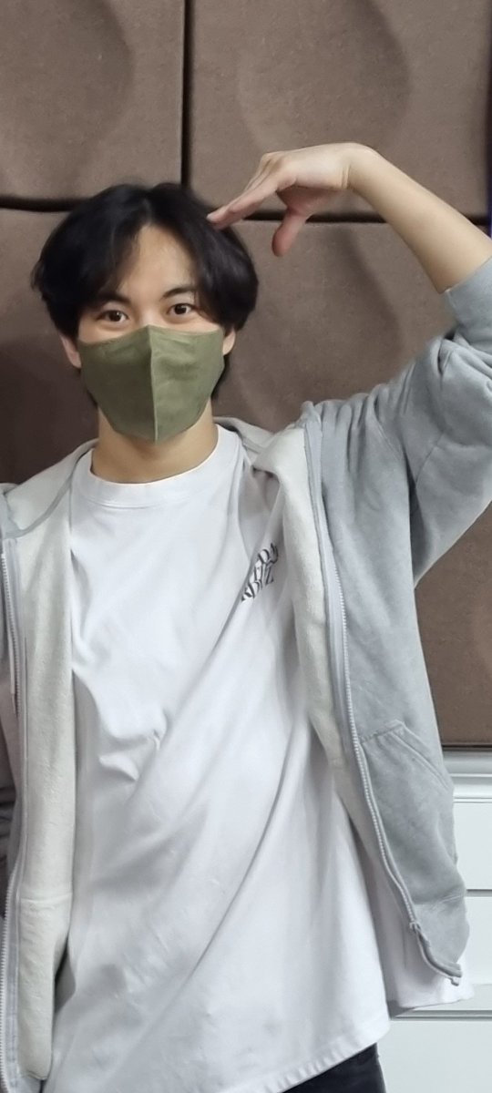 dobby_kong's tweet photo. 이게 뭐야? 이건 고양이~ 🐱 https://t.co/IjWPuZFKde