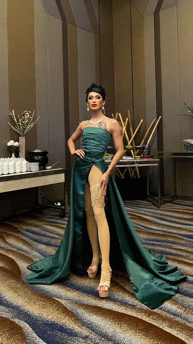 astridmercuryyy's tweet photo. My winning look last night. 💚 https://t.co/sy6LdjuuCl