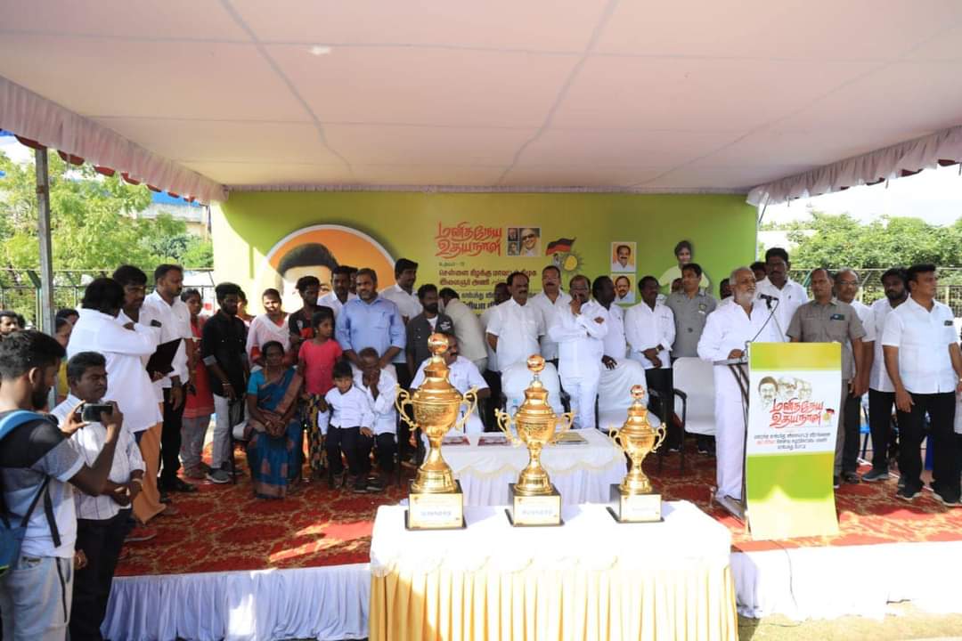 CMageshKumar6's tweet photo. (மறைந்த கால்பந்து விளையாட்டு வீராங்கனை #ஆர்_பிரியா நினைவு சுழற்கோப்பை மகளிர் கால்பந்து போட்டி முன்னிட்டு 5 மாநிலங்கள் பங்கு பெறும் போட்டி) அமைச்சர்கள் அண்ணன் @PKSekarbabu அண்ணன் சிவ.வீ.மெய்யாநாதன் துவக்கி வைத்தனர், உடன் இந்திய கால்பந்தாட்ட வீரர் சையத் சபீர் பாட்ஷா... 2/3 https://t.co/PFAOQ1UTMI