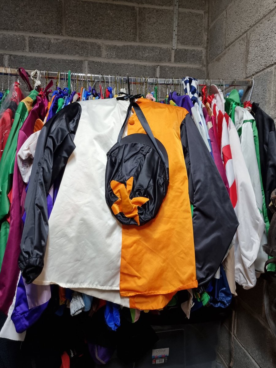 LorusProjects's tweet image. Sitting in the lounge at Heathrow waiting for my flight to Dublin then straight to Fairyhouse to see my Well Chosen Gelding called Atacanter running just for the second time today up against a certain Facile Vega . Pretty excited whatever the outcome!