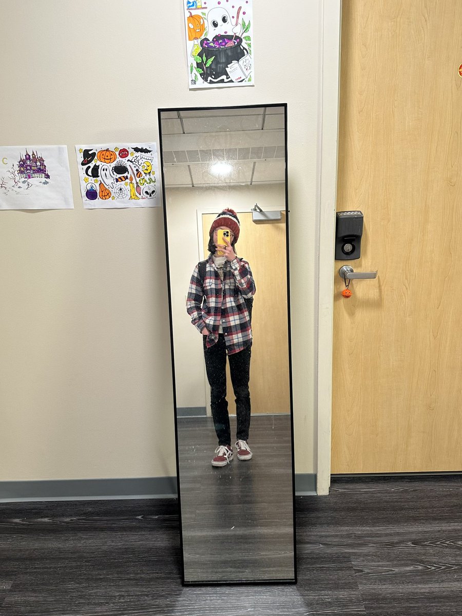 halfs_only's tweet photo. Didn’t realize how much red I was wearing today https://t.co/Z8hVsbj0tL