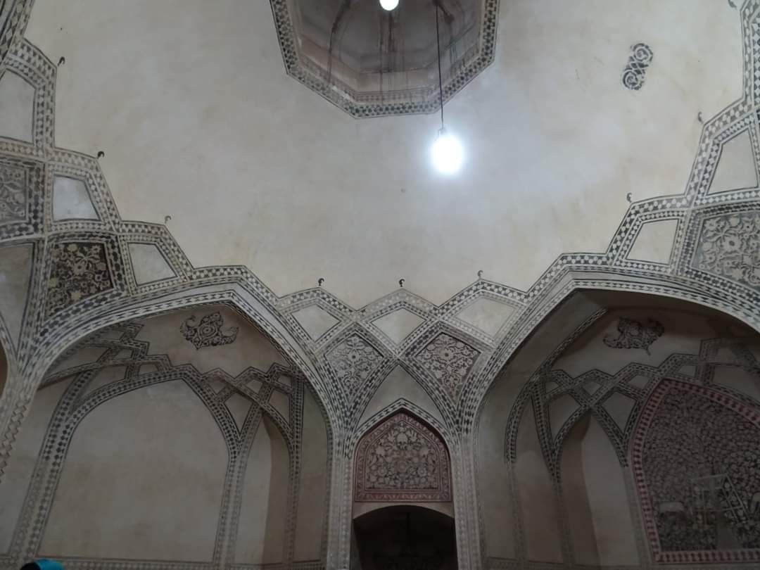 skymanuelima's tweet photo. A Cidadela de Karim Khan é uma cidadela localizada no centro de Shiraz, no sul do Irão. Foi construído como parte de um complexo durante a dinastia Zand e serviu como seu lar. A forma lembra uma fortaleza medieval. #KarimKhanCastle #Cidadela #PraçaShahrdari #Shiraz #Irão #Persia https://t.co/w1rmItrrmk