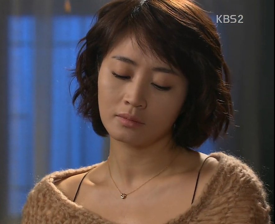 _favehyesoo's tweet photo. I keep taking screenshots, making it difficult for me to focus on watching. Her beauty keeps distracting me😭 https://t.co/47wHwSRLaB