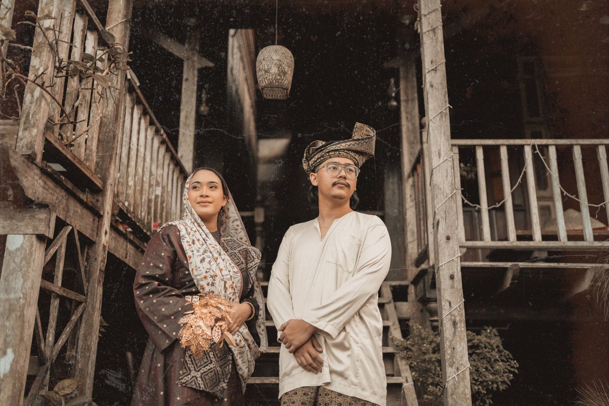 ilusinafas's tweet photo. The Story Of "Cinta Si Gadis Melayu"
#gayaklasik #Malaysia #traditional #bajumerah 

Utk Maklumat Lanjut Sebarang tempahan Wedding Photoshoot Klik link di bawah : https://t.co/VsuOzz4ZAD https://t.co/cPBGuD2qG9