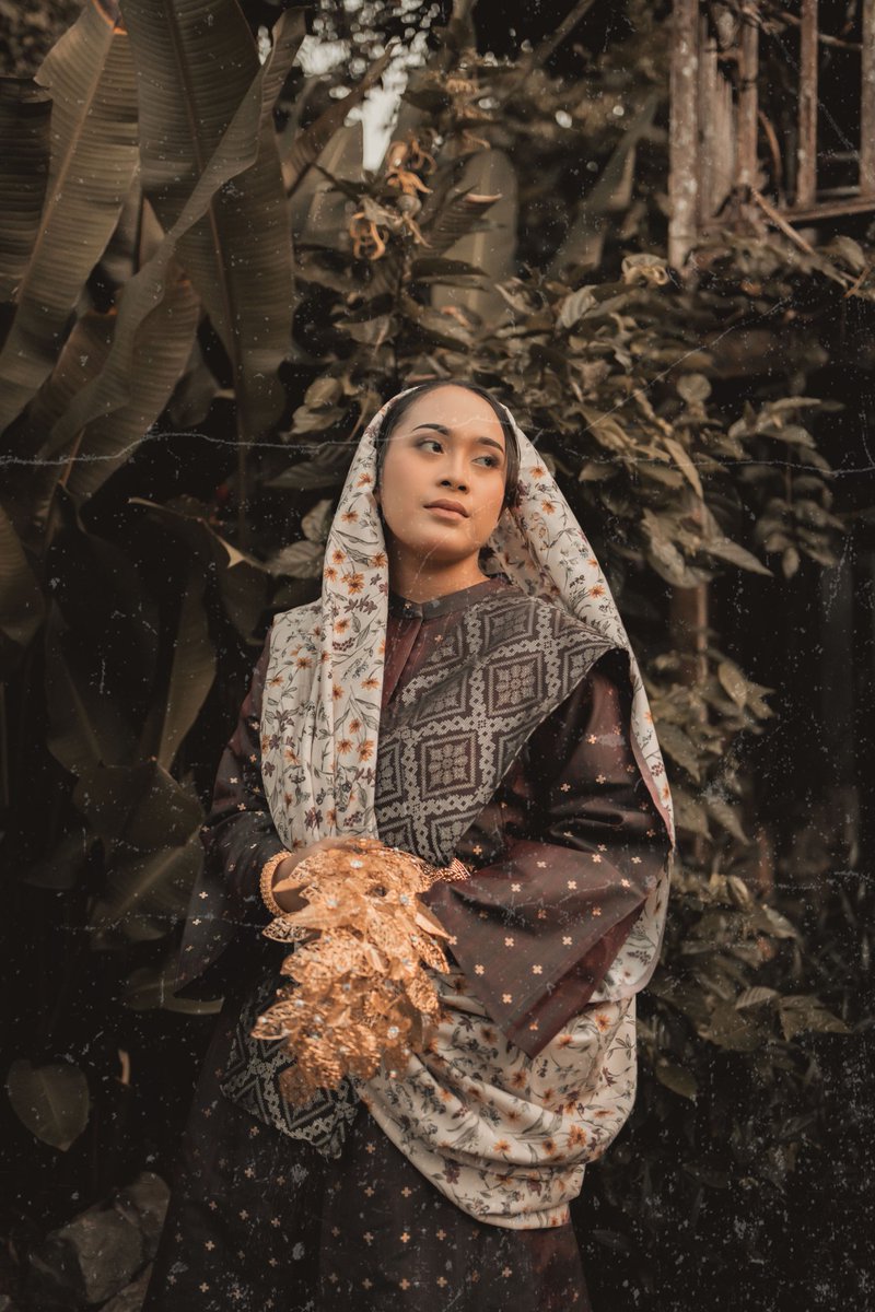 ilusinafas's tweet photo. The Story Of "Cinta Si Gadis Melayu"
#gayaklasik #Malaysia #traditional #bajumerah 

Utk Maklumat Lanjut Sebarang tempahan Wedding Photoshoot Klik link di bawah : https://t.co/VsuOzz4ZAD https://t.co/cPBGuD2qG9