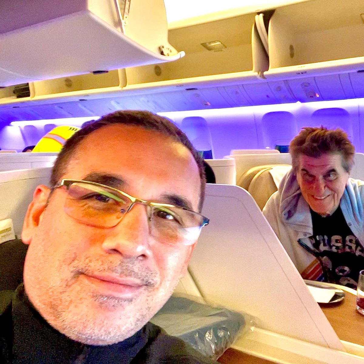 ItsMrMoe's tweet photo. On my way to discuss how the metaverse will be a new canvas for storytellers with someone who knows about digital frontiers and grids. #metaverse #nft #digitalpropertyrights #tronlegacy
#cryptosaurs https://t.co/3kNZyQwTq7