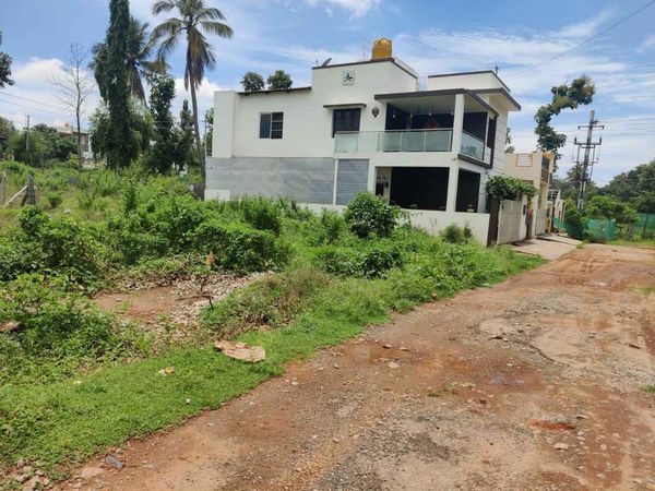 MysoreMap's tweet image. 1200 sqft west face residential site sale vijayanagar, Mysore - liveinmysuru.com/property/1200-…