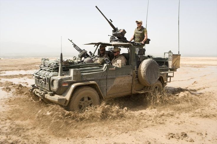 LisaDevos13's tweet photo. Vergeet onze jongens strijders ook niet 2010reden we met dit soort mb gen suv voor veiligheid aub want je weet nooit zometeen gaan ze weer iedereen die het ook zo vind retweet https://t.co/cualsRtELA