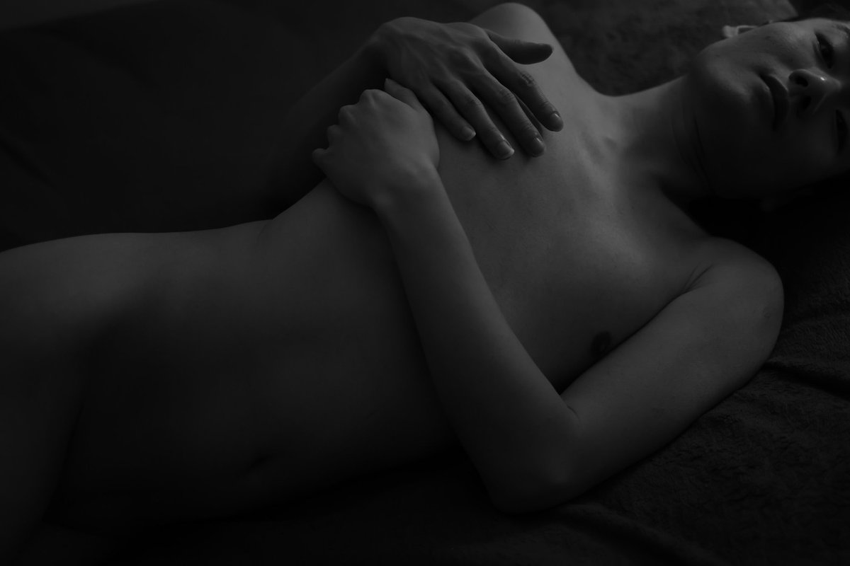 Hoangxxx12's tweet photo. Beauty of darkness
Photo by Studio88
#cuteboy #finenude #malemodel #dreams #twinks #fineboy #gorgeousboy #twinkboy #chicotropical #exoticboy #chicohermoso #asianboy #asiantwink #hotboy #hotboys🔥 #slimboy #curvyboy #sexyboy #nudeboy #art #legs #bottom #nudeboys #asianboys https://t.co/zFqQPDaf01