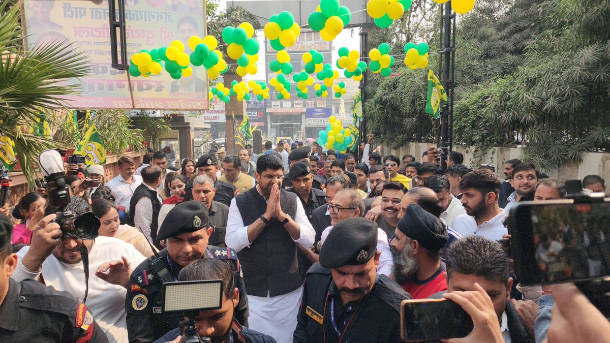 फरीदाबाद जिले के कार्यकर्ताओं को पार्टी के स्थापना दिवस पर, 9 दिसम्बर को भिवानी में होने वाली 'जन सम्मान रैली' का निमंत्रण दिया और कार्यकर्ता साथियों की जिम्मेवारियां लगाई...