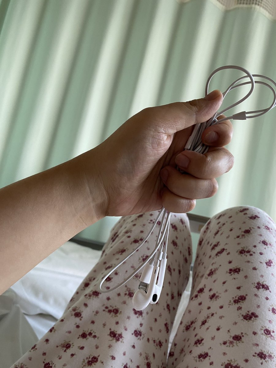 音楽的趣向は全然違えど
(フリッパーズ・ギターが好きでThe Cranberriesの存在を教えてもらうなどした)
お互い音楽への熱量と感性が学生時代とそれとまるで変わらない隣市に嫁いできている友人がフイに私の近くまで訪れてきてくれてるみたいですごく嬉しいです💞