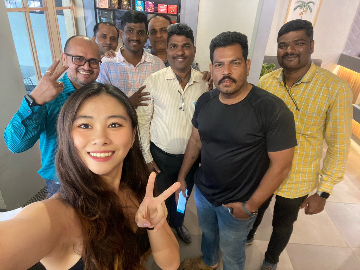 mhyochi's tweet photo. Thank you Inspector @avinashn44 and his team who brought two guys who harassed me into custody. I really appreciated for your work! 
dhanyawad🧡🤍💚
And now i am going to the khar police station to go to the court! @MumbaiPolice https://t.co/tWo4miXiwc