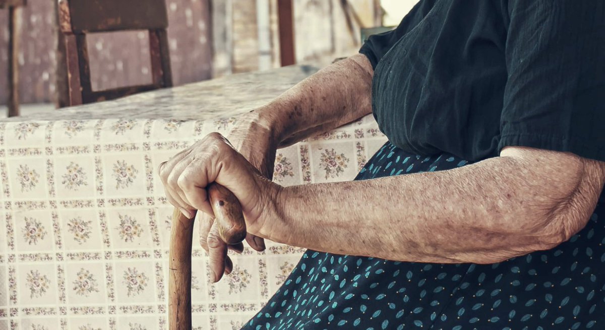 Cuando me contactaron de la Fundació Pasqual Maragall, me contaron que tienen en marcha una investigación que nos acerca al fin del Alzheimer.

Y yo me acordé de mi abuela.

Al final de su vida, mi abuela me preguntaba por Pedrín: "¿Dónde está Pedrín?"

Pero Pedrín era yo.

🧵⤵️