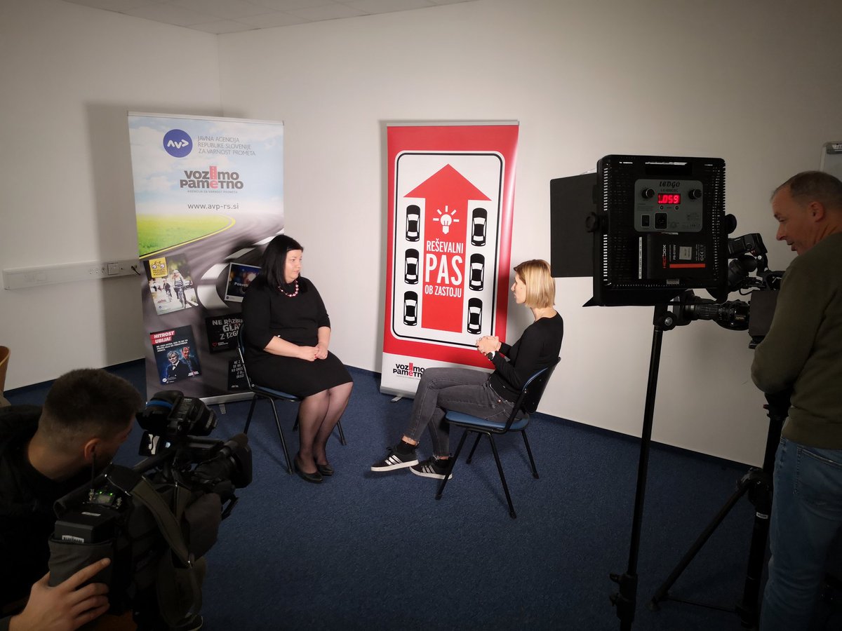 varnostprometa's tweet photo. Danes ob 19.15 v @24ur_com #Inspektor o našem programu za starejše voznike Sožitje, z @AnamariaHren. Izvajamo ga po vsej Sloveniji. S seniorji smo doslej odpeljali že več sto svetovalnih voženj. Prispevek Petre Čertanc Mavsar. 
Vabljeni k ogledu. https://t.co/FlJKNia9tG