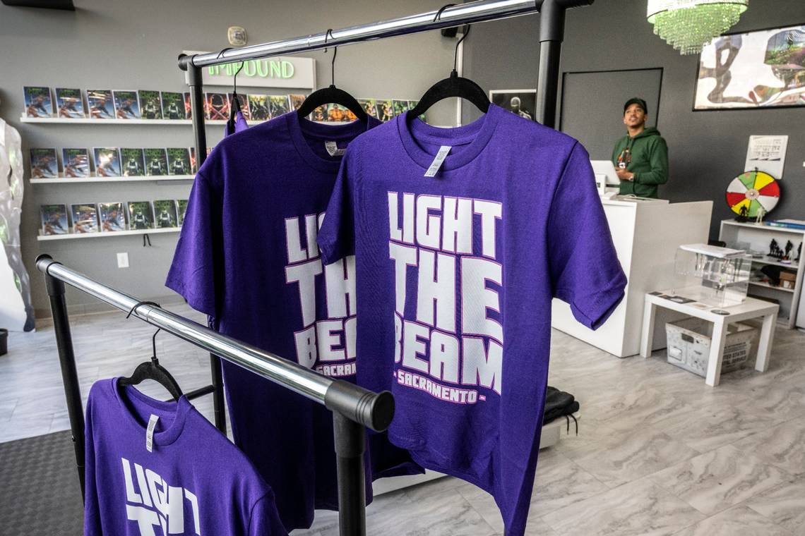 nusalt's tweet photo. Sacramento Kings say Light that Beam! https://t.co/a6JBlA5iTi