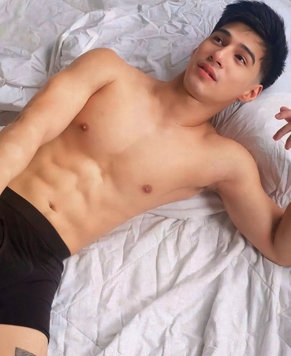 PCaster_'s tweet photo. Lalaspagin daw ni Albie kung sinong tatabi sa kanya. ���🏼💪🏼💪🏼 https://t.co/9nHJxtD3mq
