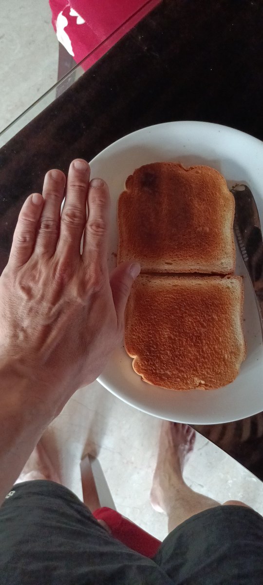 bryantpck8's tweet image. I am 1.68m and wears Size S gloves. Apparently, prices of things including bread went up and the sizes went down. #sunshine #sunshinebread