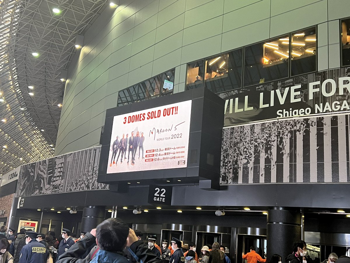 gincha9's tweet photo. マルーン5のDJポリスがおもしろすぎる笑
「今列がないということは後で列ができてしまうということです。空いてるから大丈夫という考えはSUGARより甘いとお考えください」などなどマルーンネタの注意事項がもりだくさん

#マルーン5
#Maroon5 https://t.co/aAxZ7ArVwi