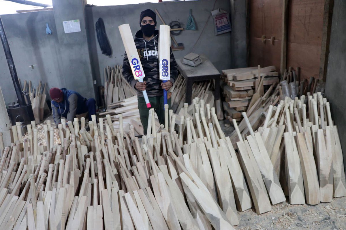 Sagrika Kissu on Twitter "RT Nissarjourno Kashmiri workers polish