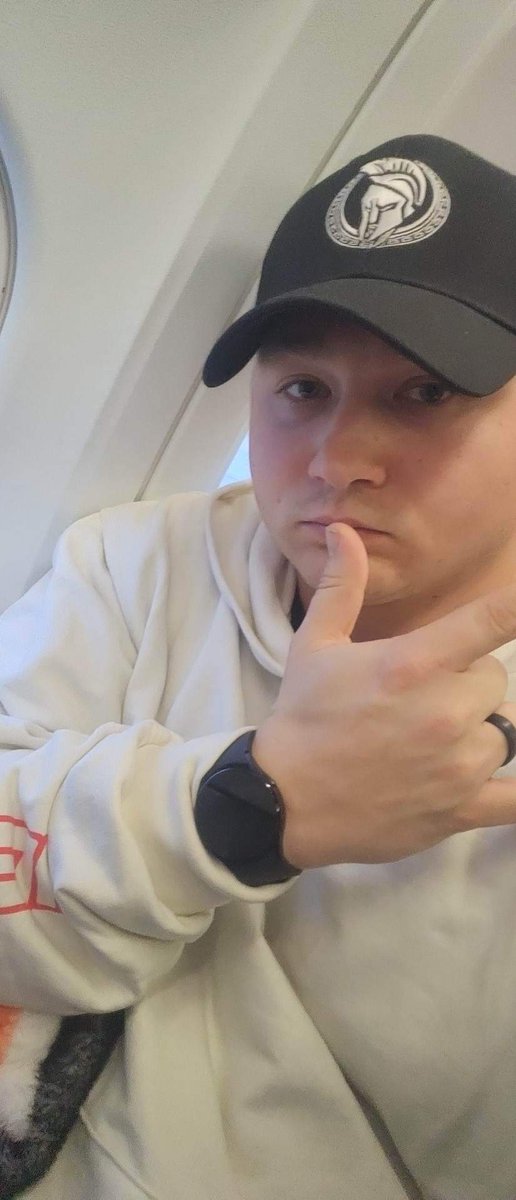 KDUB32966938's tweet photo. @Repullze @thefuturewbc
Even when leaving for deployment my son @nevin_stevens still reppin #BakaBros and #MFAM https://t.co/dBci0ncGfK