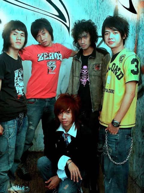 sifaberkata's tweet photo. @convomfs D’MASIV band yang mukanya lempeng semua, dari mulai masih muka jamet sampe skrng kinclongan dikit https://t.co/gOxzAMhatz