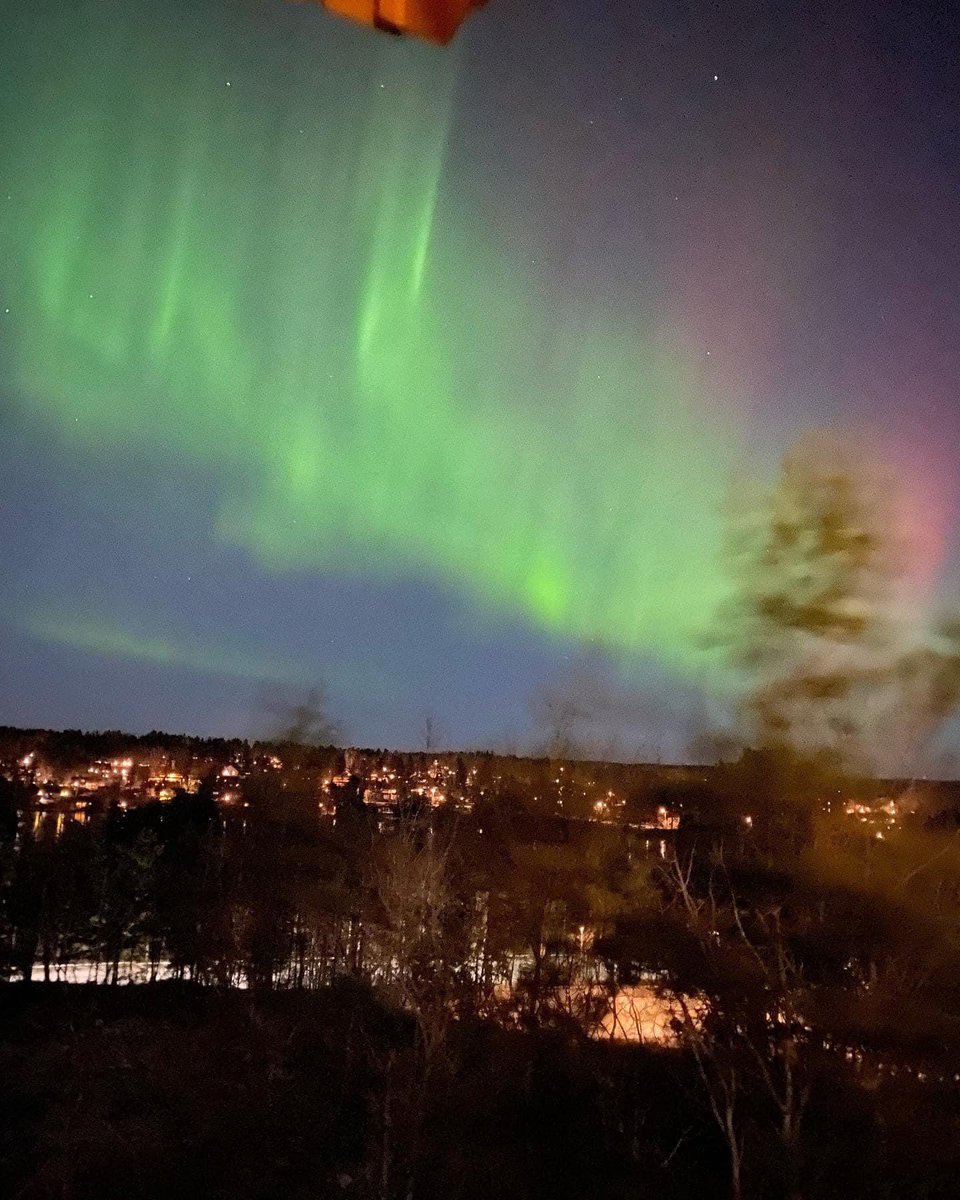 jespervarn's tweet photo. #Lucka3 i #FavoriterFrån2022 är från något dygn senare, när vi både hade norrsken och vacker himmel. 

Jag älskar att titta på himlen. https://t.co/aEkzNBsnCf