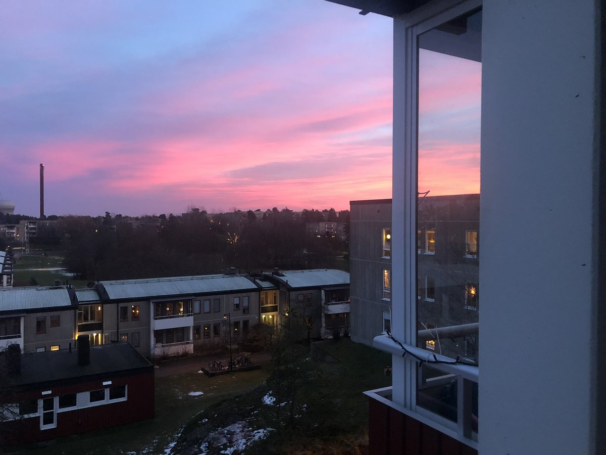 jespervarn's tweet photo. #Lucka3 i #FavoriterFrån2022 är från något dygn senare, när vi både hade norrsken och vacker himmel. 

Jag älskar att titta på himlen. https://t.co/aEkzNBsnCf