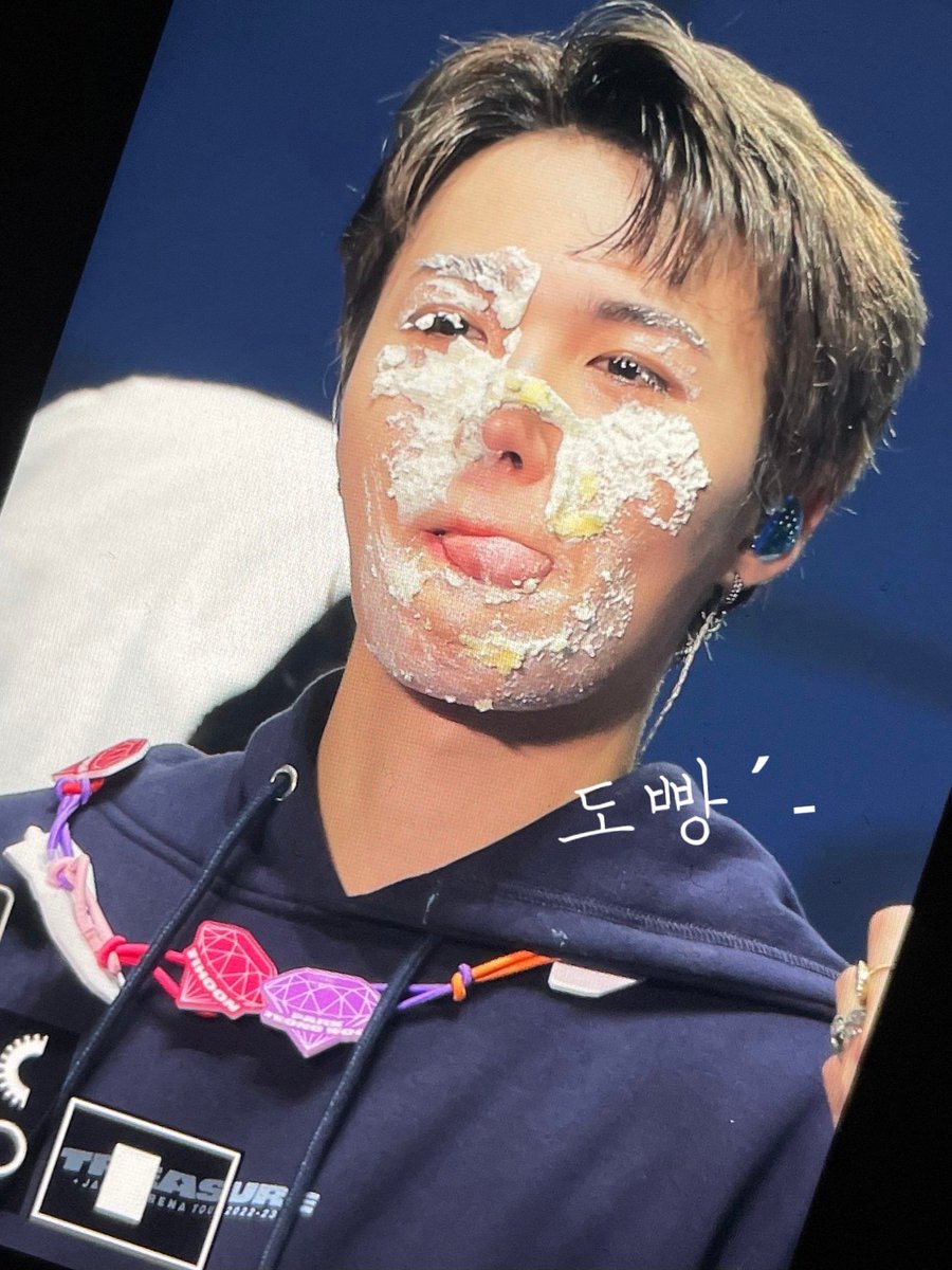 MAKER_0807's tweet photo. 221203  후쿠이 

  축하해 김도영 

 #도영 #ドヨン #DOYOUNG #트레저  @treasuremembers https://t.co/rBR27wxRIZ