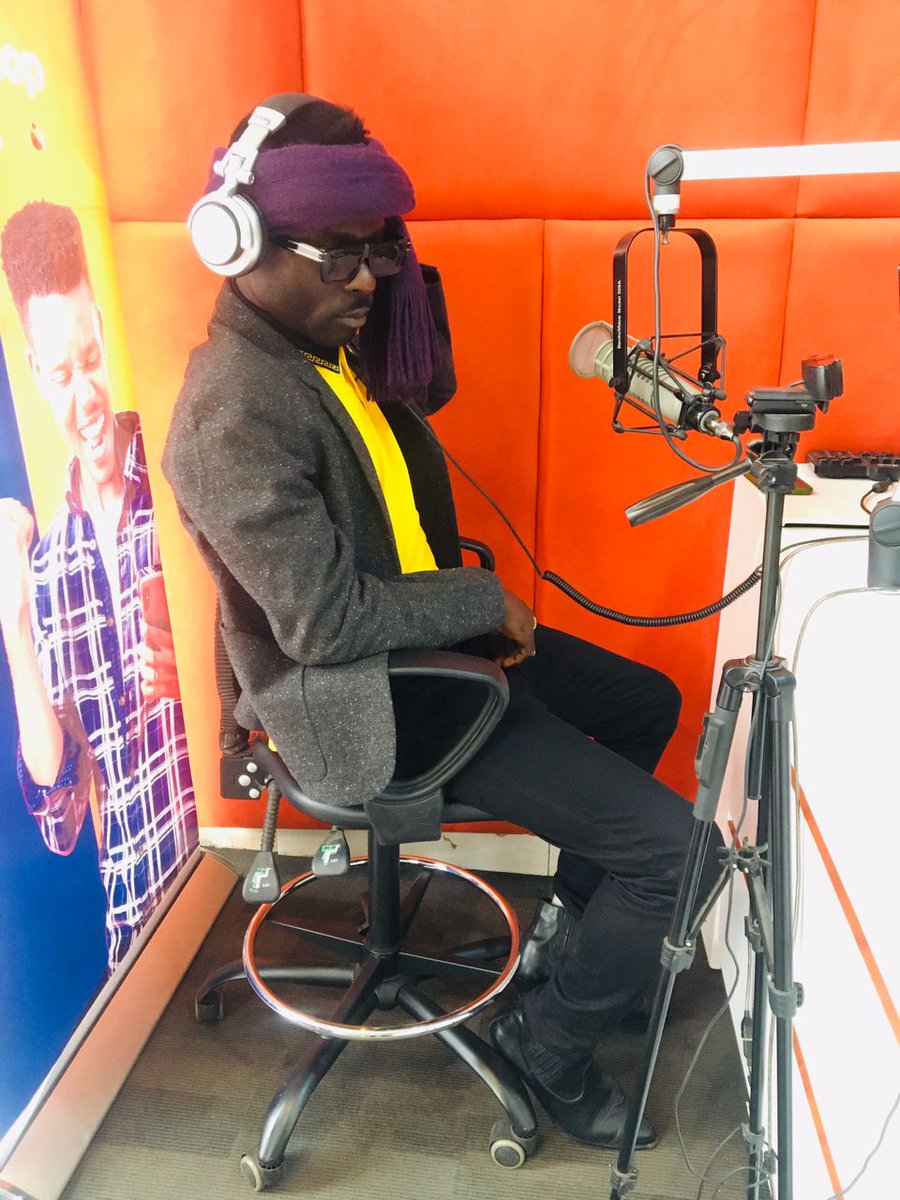 Y1079FM's tweet photo. .@TsaQa_Official is in the studio having a conversation with @kulaGH about his new music #AccraFunFooler #WakeNBake Cc @DjKessGh x @AustinmilMiller. Tune in fam! https://t.co/lAM8zWa34e