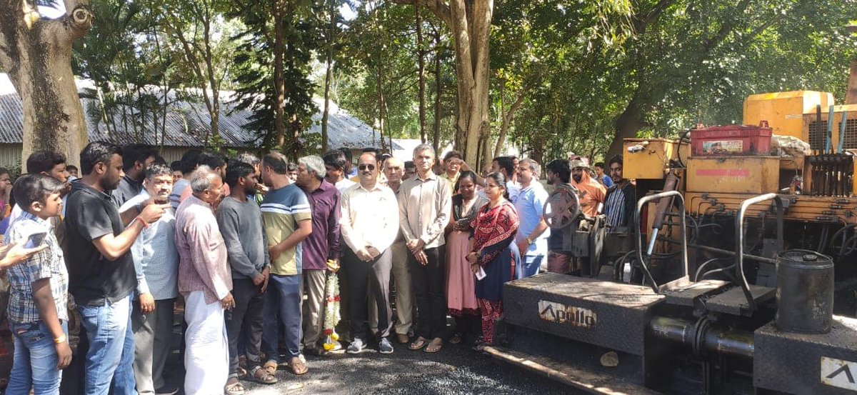 krishnabgowda's tweet photo. Attended the Gudali Pooja ceremony as the road #asphalting and #drainage works at the housing complex of BEL quarters in our constituency were started today. Fund amounting to ₹1 crore has been allocated for the #development work. 
#Weworkforyou #Byatarayanapura https://t.co/X0oZwNzCHa