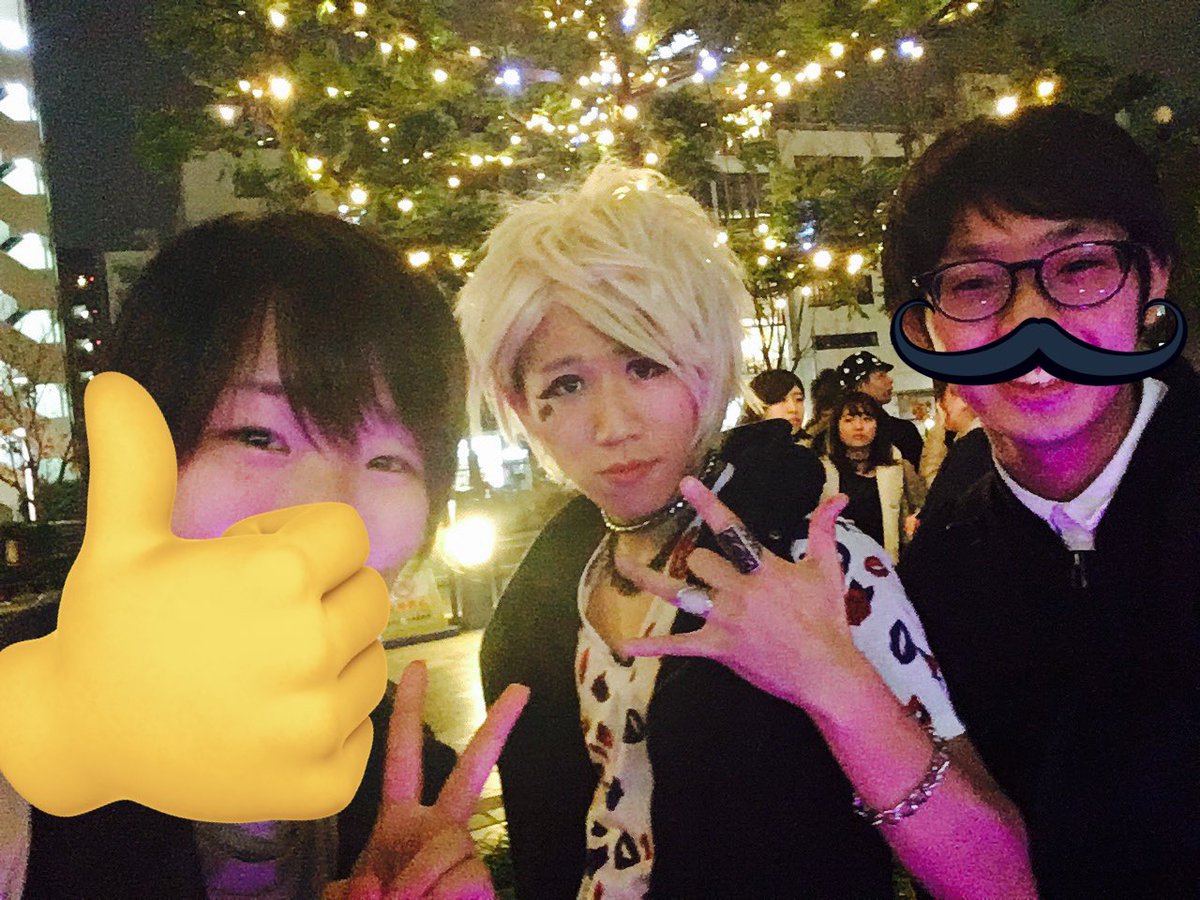 mottanize_430's tweet photo. 2月ぶりの背徳ファンミとっても楽しめました！
連れて行った背徳初心者のツレも激ハマりしてました。しめしめ。
次のライブは絶対予習もっとしていくって張り切ってます。
ケンさん時計ありがとうございました！！もったいなくて1週間は外せなさそうです！
2枚目は懐かしの（笑）

#はいとくファンミ https://t.co/k70pe2gFA5