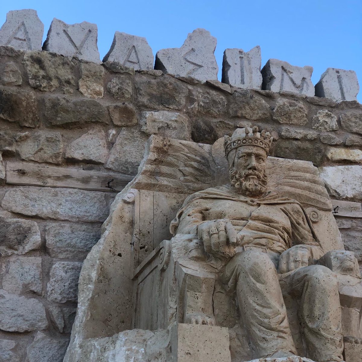 visit_afyon's tweet photo. Kral Midas'ın topraklarında zamanın gücüne, geçmiş medeniyetlerin enerjisine ortak olacağanız bir deneyim yaşamak istiyorsanız haftasonu gezi rotanız Ayazini Metropolisi olsun✨✨
#visitafyon https://t.co/8yVy65WknX