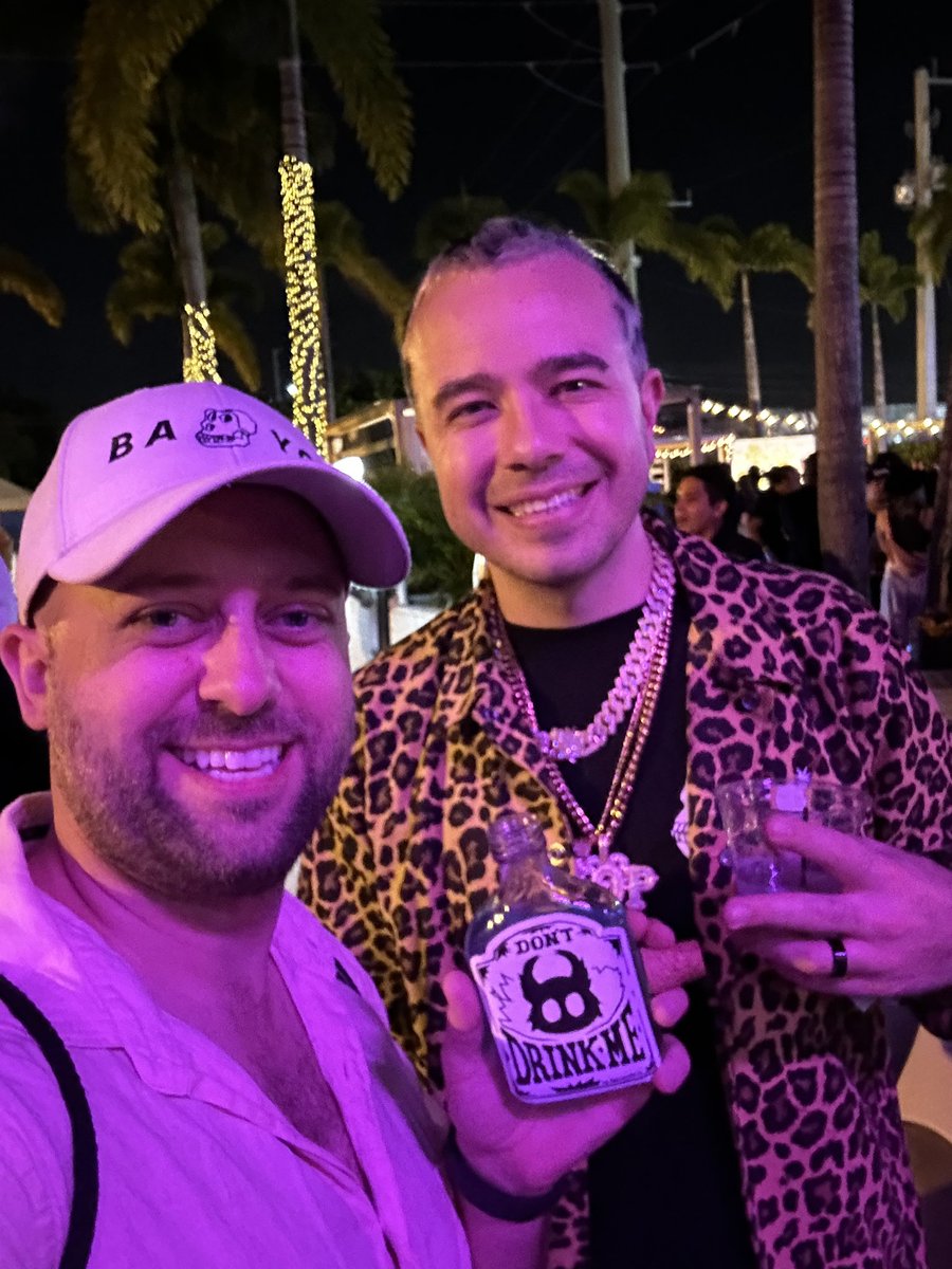 adiokingeth's tweet photo. What an incredible night! Got to meet @GordonGoner @SpottieWiFi @0xClawd &amp; @franklinisbored all in one swoop. #BAYC #ApeBasel #OtherBlock https://t.co/PksaMXj7xh