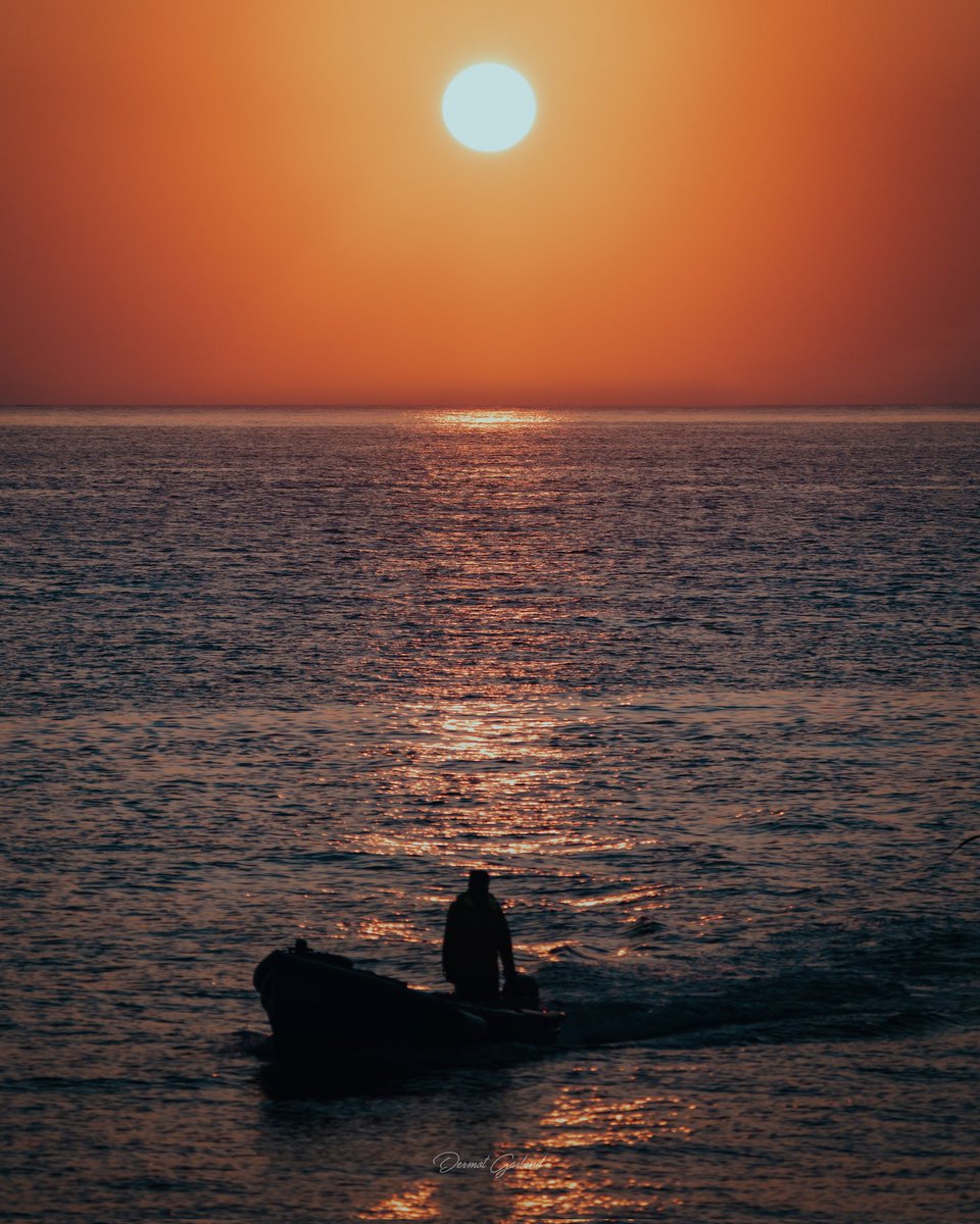 Solo sunrise 🌞
.
.
.
#lovindublin #igersdublin #discoverireland #visitdublin #irishdaily #theirishphotographypodcast #irelandtravel #ireland_daily #dublinexplore #dublin #dunlaoghaireharbour #dunlaoghaire #sunrisephotography #earthfocus #earthofficial #insta_ireland #ig_ireland