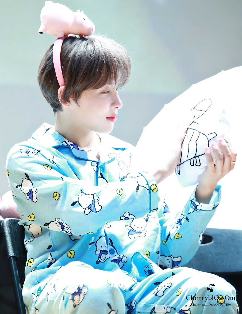 cherryontop116's tweet photo. 📸221126
온리원오브 리에 나인 팬싸인회🖤

Baby angel👼🏻

#온리원오브 #OnlyOneOf #리에 #rie #undergrOund_idOl_4 #because @OnlyOneOfmember https://t.co/B1g3YyN8PQ