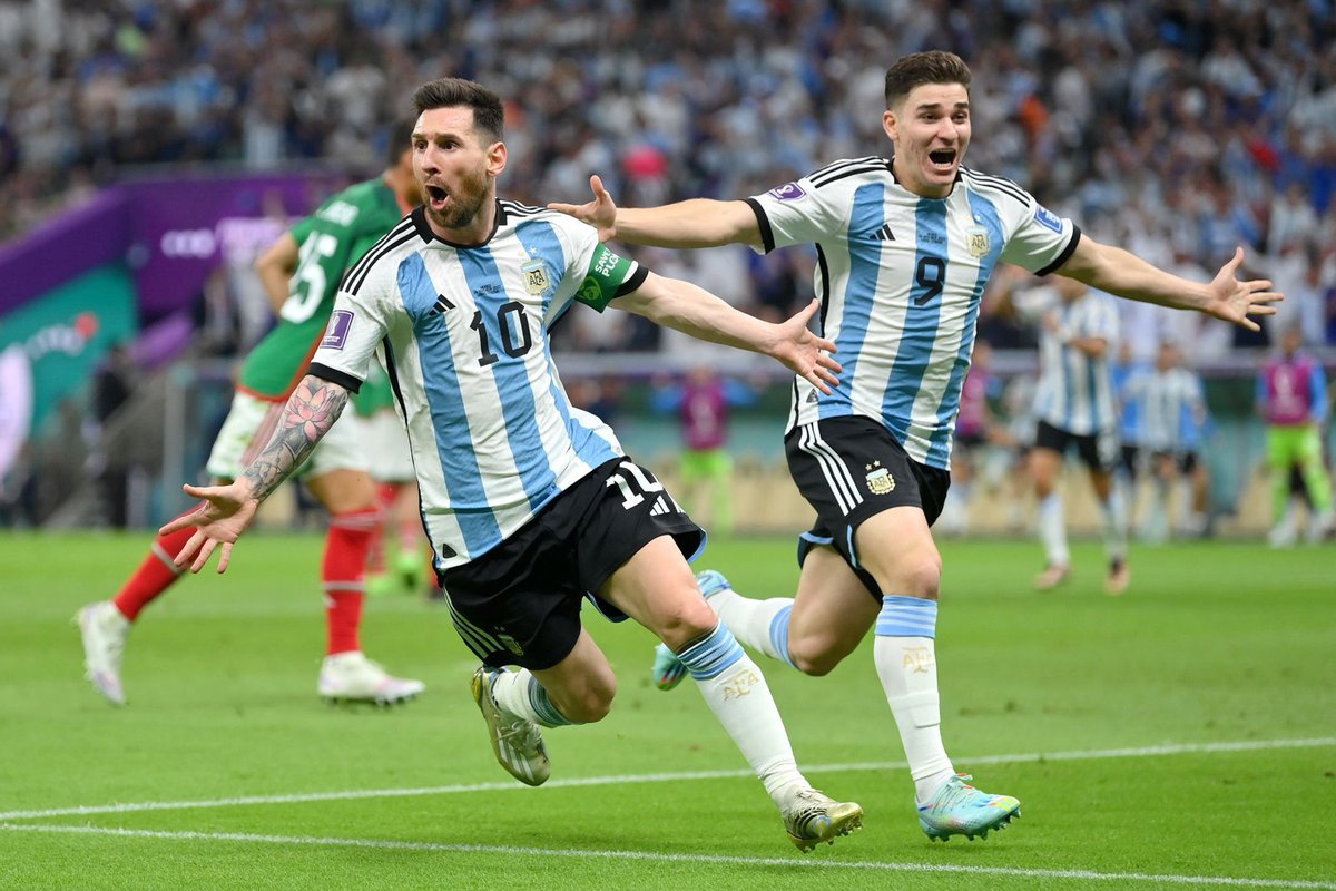 secretshirtco's tweet photo. If Lionel Messi scores ANYTIME today vs Australia we’ll giveaway a https://t.co/0dDyzvpGsA box 📦

To enter 👇

🔄 Retweet this tweet
🤝 Follow us

Good luck! https://t.co/sX6qU1ktLS