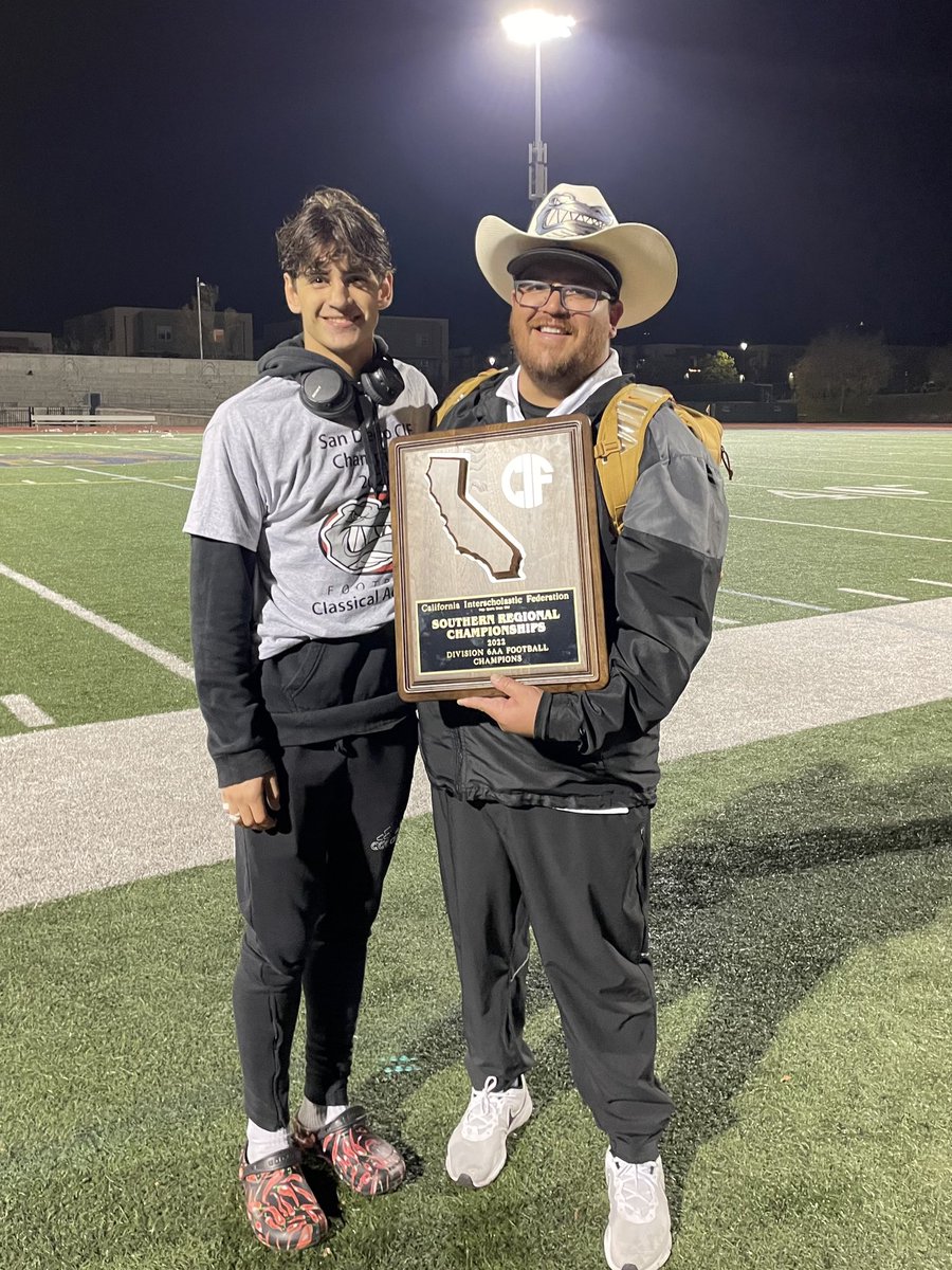 So thankful to God for this semi final win 🙏 
<a href="/CIFSS/">CIF Southern Section</a> <a href="/KUSIPPR/">Prep Pigskin Report</a> <a href="/thecoachanaya/">Aaron Anaya</a>