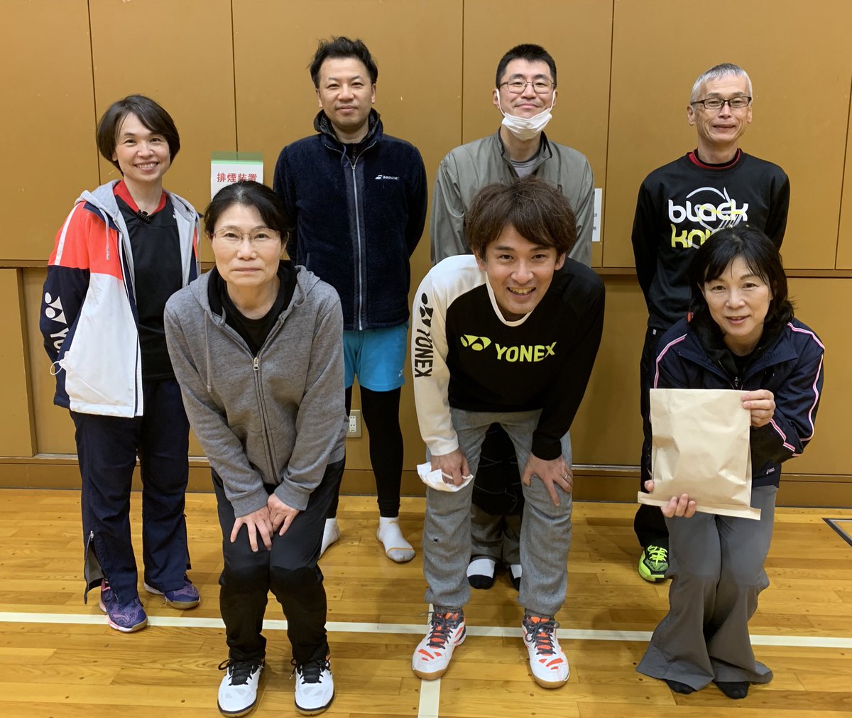 moriyama_bc's tweet photo. #バドミントン　#守山区　#守山区バドミントン交流会　#12月3日開催
守山区バドミントン交流会
6位　ゴリラさん🦍チーム！ https://t.co/H4rhhB73v5