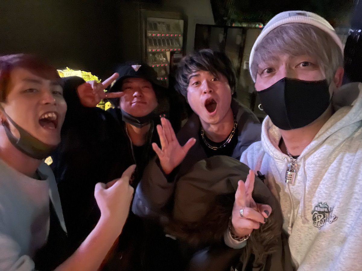shinosettleon's tweet photo. 昨日はチェルホとゲームに遊び行ってきた🥳

どっちの会場もバチバチに熱いらいしてて
いい刺激もらえた🔥
やっぱライブは生がいいよねー🍻 https://t.co/lCMjZwoimI