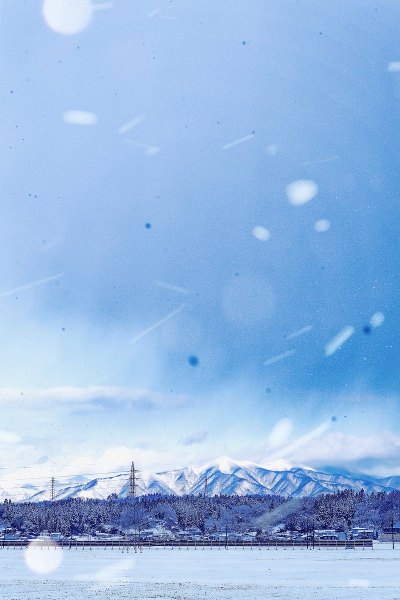 初雪で山が綺麗に雪化粧して素敵だにゃあ(*´꒳`*)山の麓辺りまで行って真っ白な雪景色が撮りたいにゃあ♪